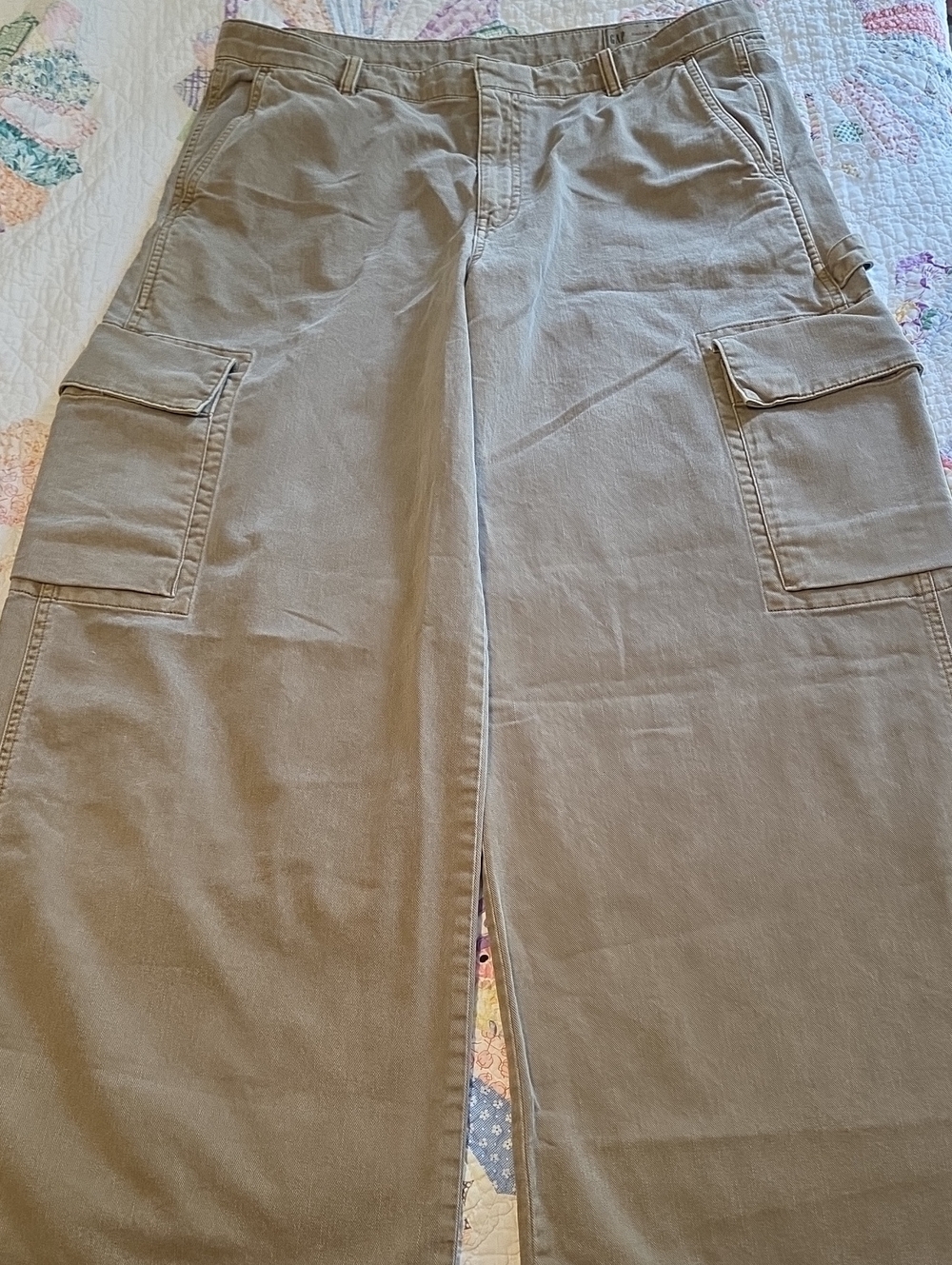 GAP Women's Baggy Cargo Pants- 16